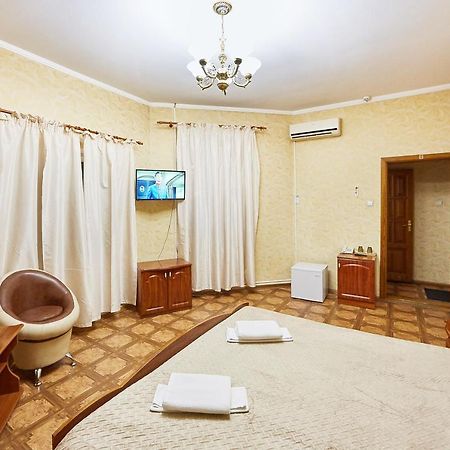 Hotel Barbaris Kiev Exteriör bild