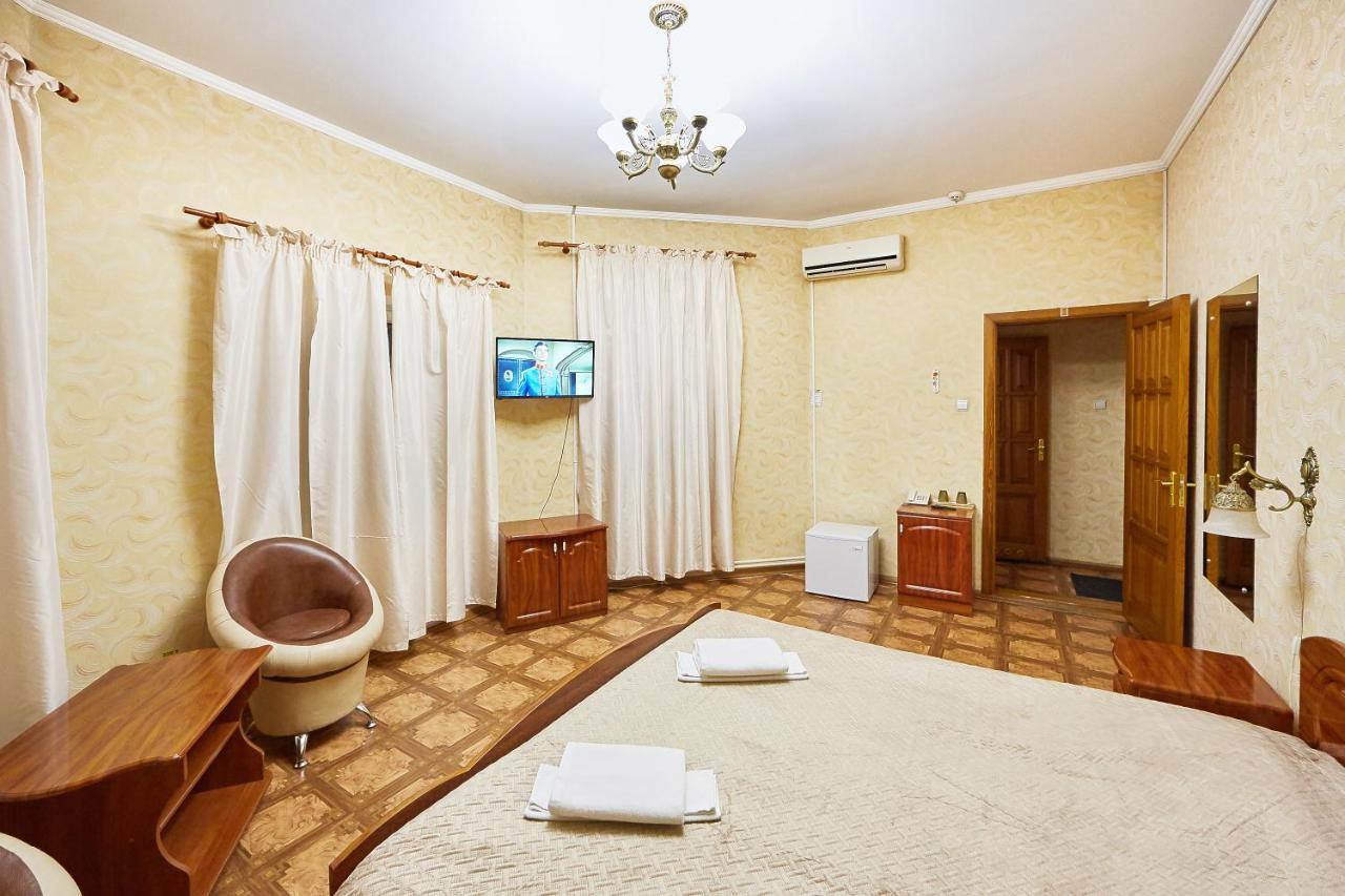 Hotel Barbaris Kiev Exteriör bild